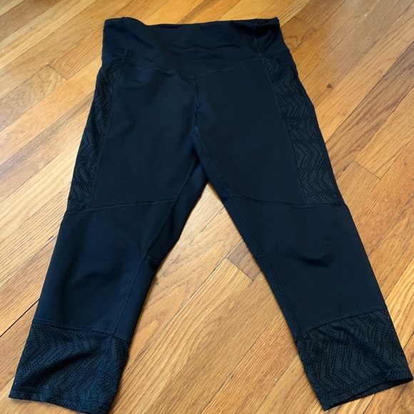 Set of 2 High Waist Black Capri Leggings w/ Detail - Picture 7 of 13